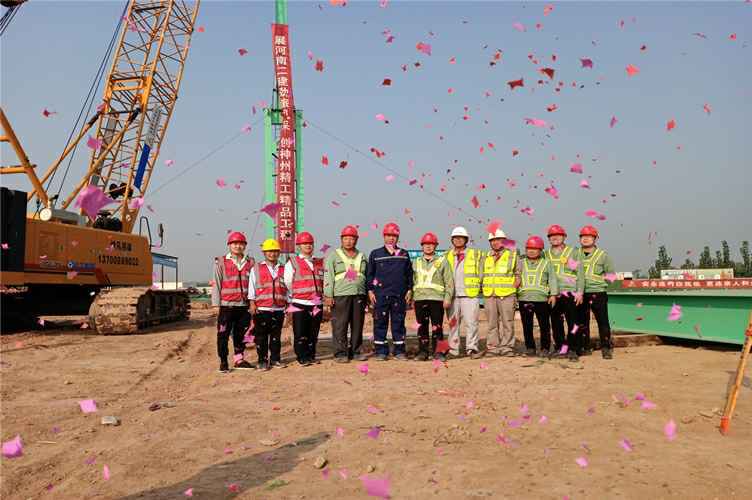 首吊仪式人员合影_副本.jpg 首吊仪式人员合影_副本.jpg